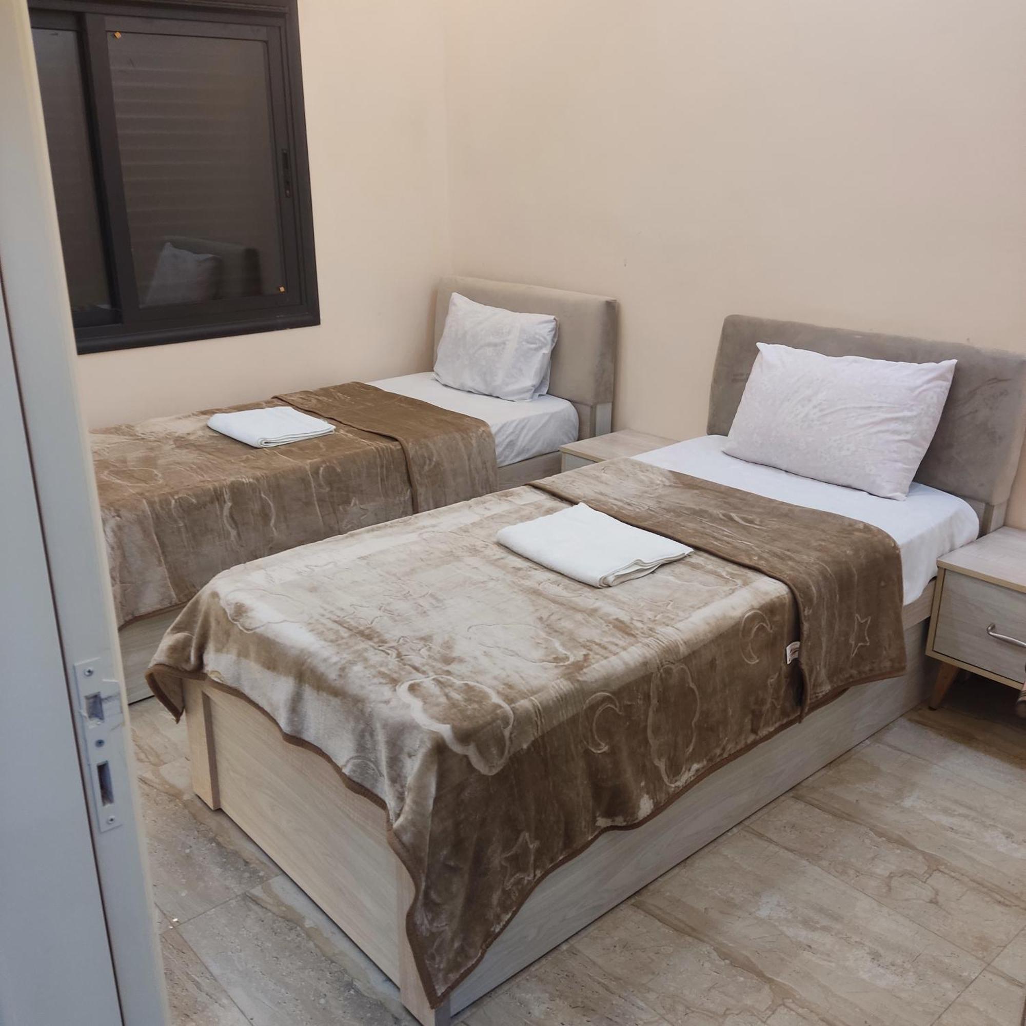 Lotus Housing For Furnished Apartments Jarash Esterno foto