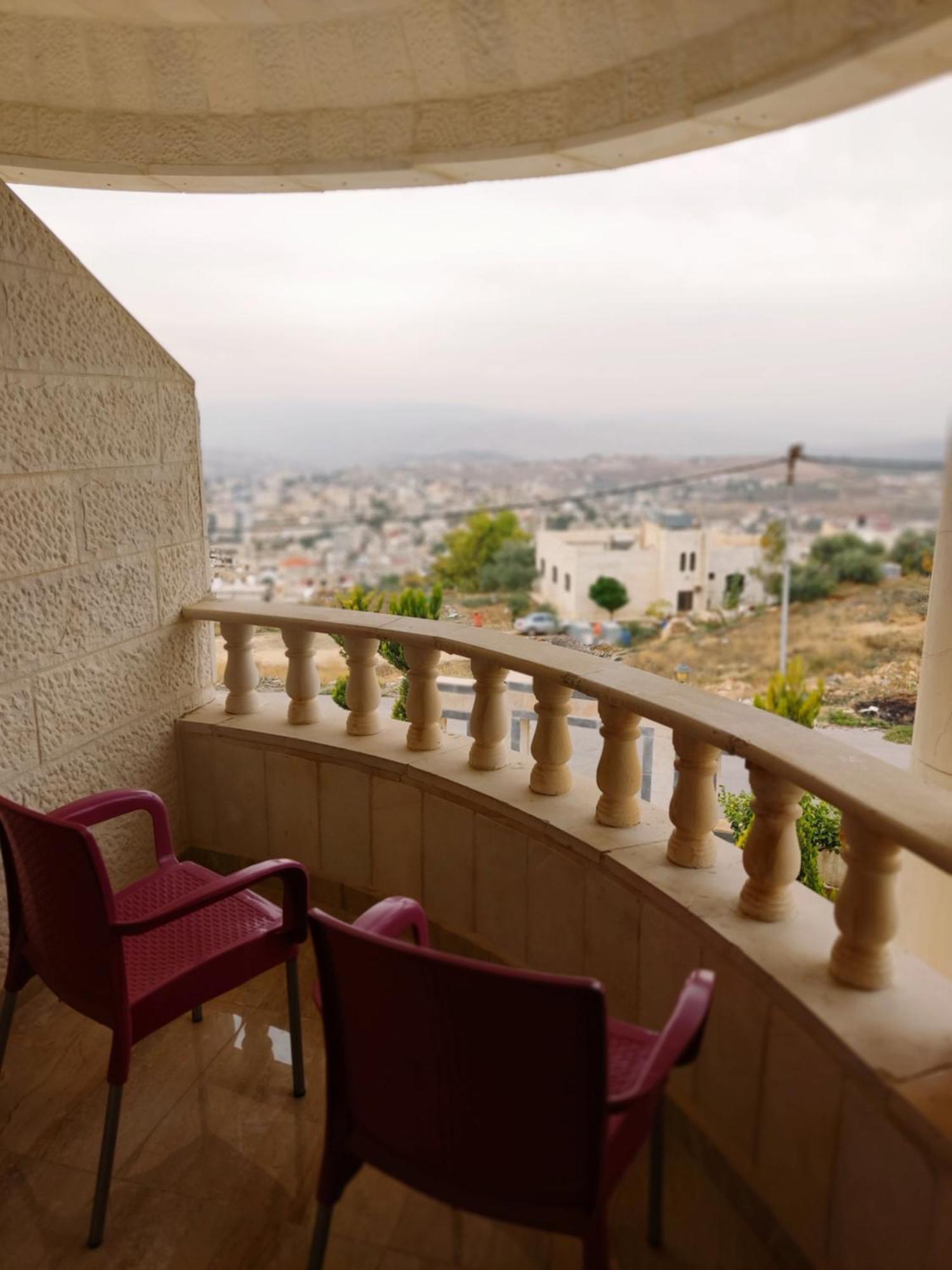 Lotus Housing For Furnished Apartments Jarash Esterno foto