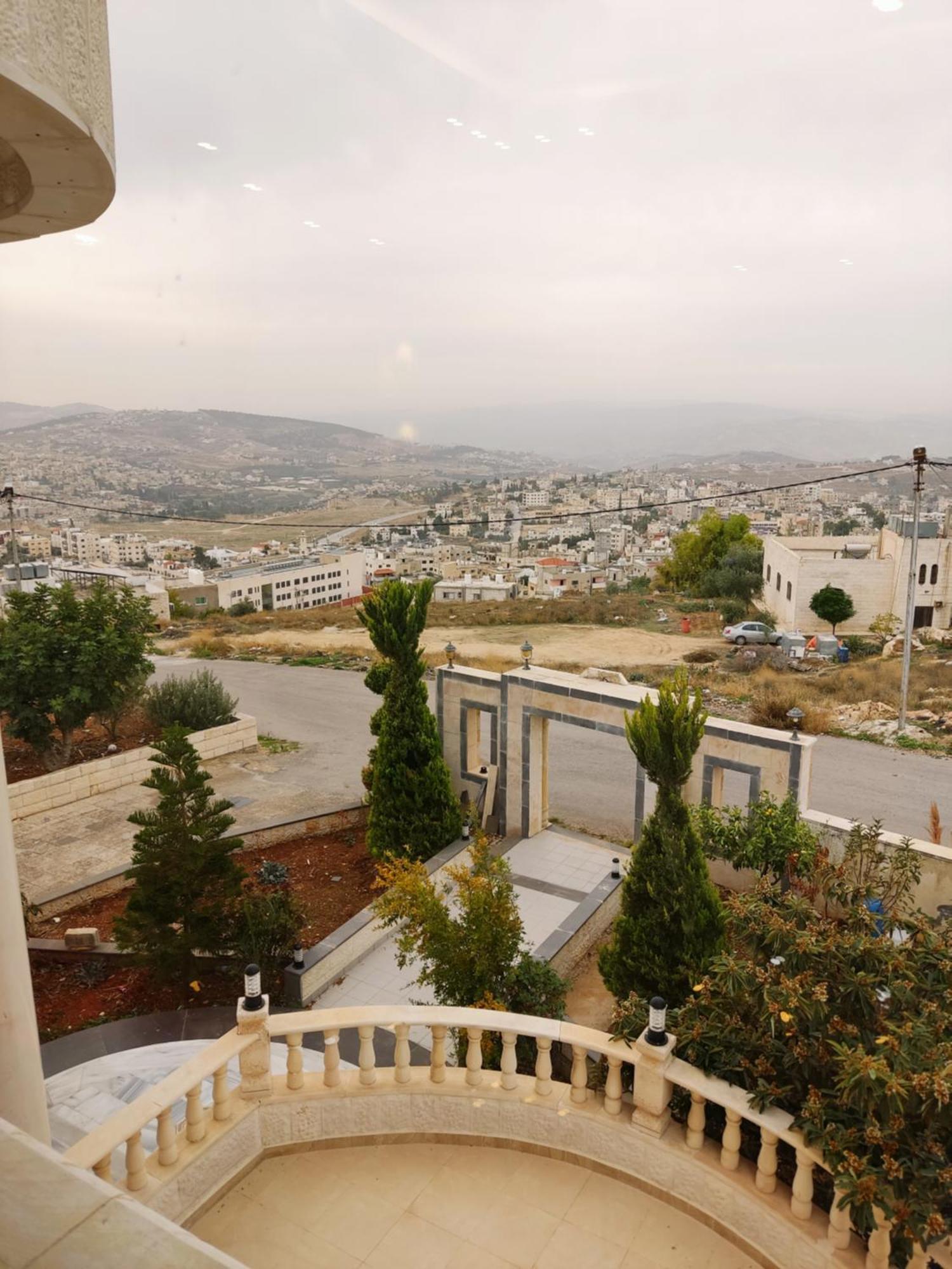Lotus Housing For Furnished Apartments Jarash Esterno foto